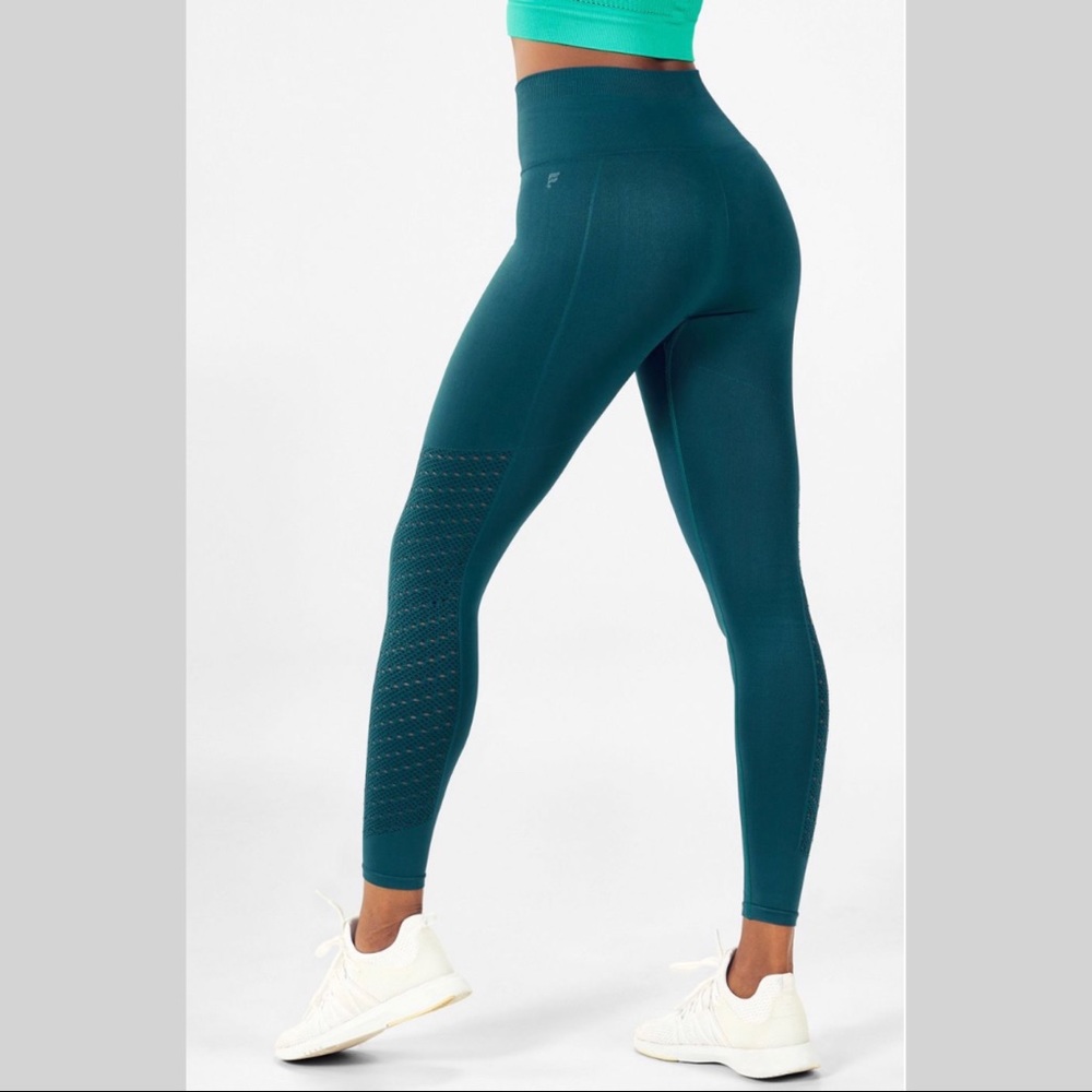 Fabletics Sync High Waisted 7/8 Leggings - Teal